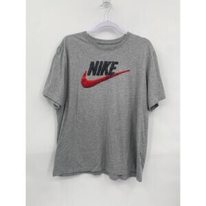The Nike Tee Embroidered Look Gray Swoosh Logo Red Shirt Men's XL Ar4993-063